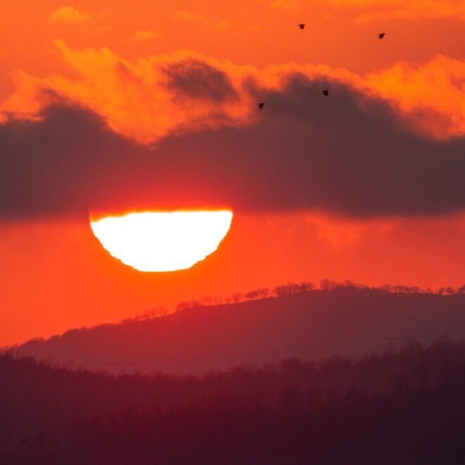 Why Is the Sun Red Today: Unraveling the Mystery of the Crimson Sky