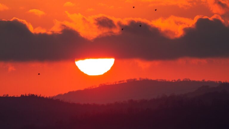 Why Is the Sun Red Today: Unraveling the Mystery of the Crimson Sky